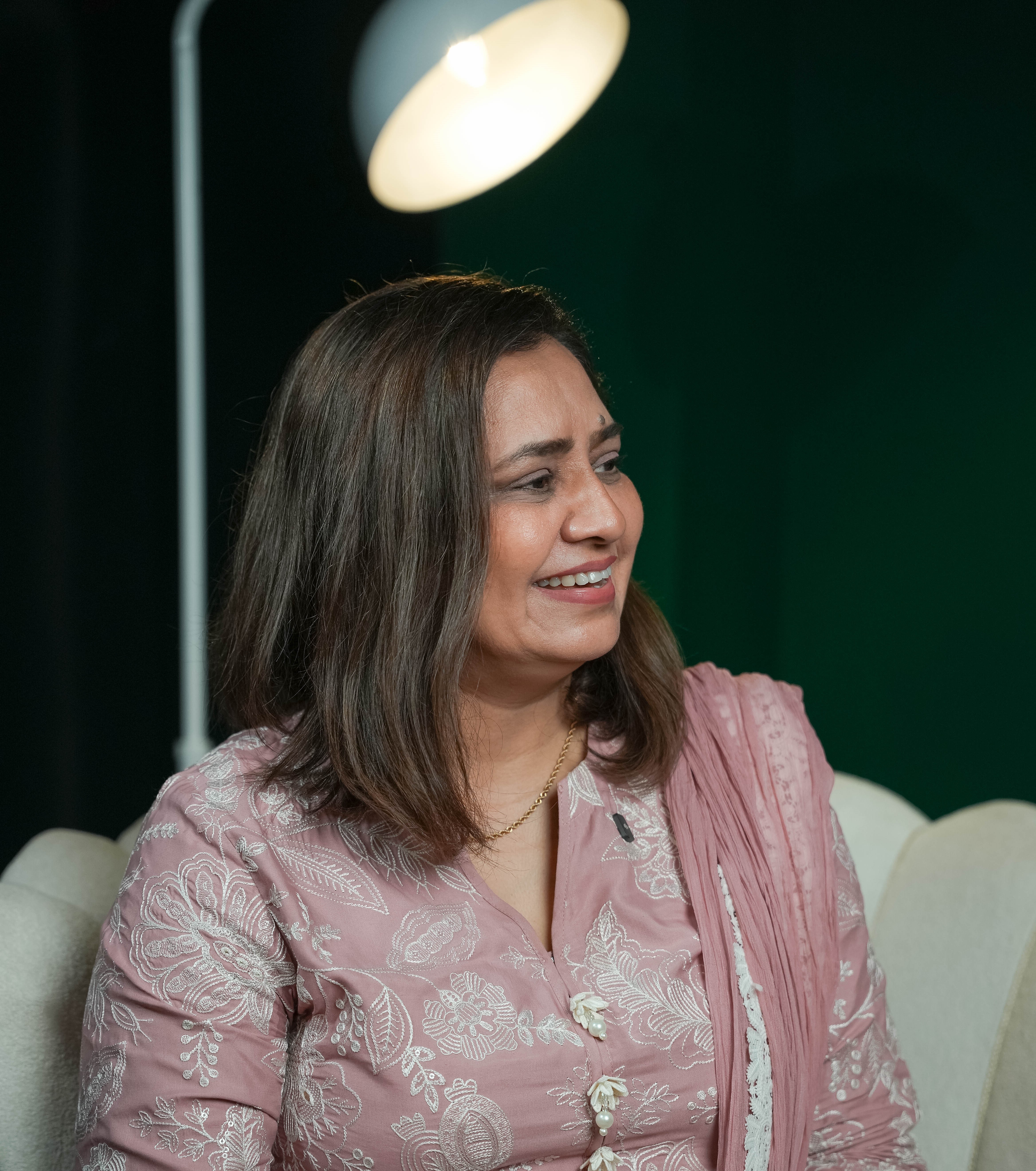 Naheed Mushhdi - Meet Me